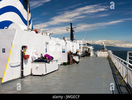 Le pont supérieur de la MV Queen of Cowichan Car-ferry exploité par BC Ferries sur un voyage à l'île de Vancouver, Nanaimo, British Columbia Canada Banque D'Images
