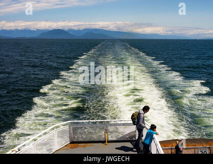 Le service créé par Queen of Cowichan Car-ferry voyageant à partir de Horseshoe Bay à Nanaimo Vancouver Island British Columbia Canada Banque D'Images