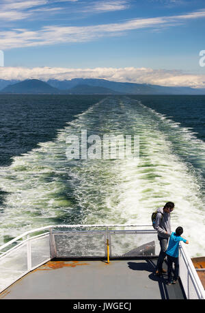 Le service créé par Queen of Cowichan Car-ferry voyageant à partir de Horseshoe Bay à Nanaimo Vancouver Island British Columbia Canada Banque D'Images