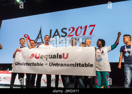Paris, France, Société internationale du SIDA I.A.S. Conférence, les militants du VIH/SIDA prennent place pour communiquer sur les manifestations TASP 'u = U' france pandémie People, action collective protestant, ONG Banque D'Images