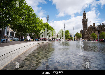 Belle journée d'été à Bradford, West Yorkshire pour le 2017 Classic Car Show Banque D'Images