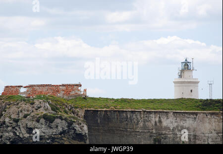 L'Espagne, l'Europe : le phare de Punta de Tarifa (Tarifa) Point, le point le plus au sud de la péninsule ibérique et l'Europe continentale à Tarifa Banque D'Images