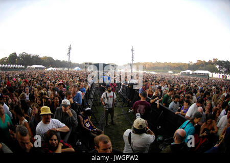 La foule à l'extérieur de l'atmosphère de 2009 festival terres golden gate park san francisco août 29,2009. Banque D'Images