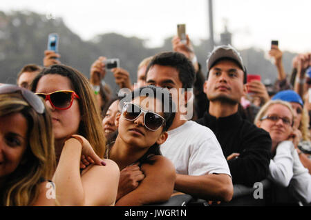 La foule à l'extérieur de l'atmosphère de 2009 festival terres golden gate park san francisco août 29,2009. Banque D'Images