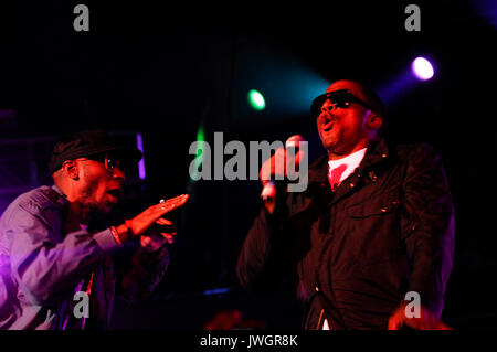 (G-D) Rappers Mos DEF,Q Tip Performing 2008 Rock Bells Glen Helen Pavilion Los Angeles. Banque D'Images