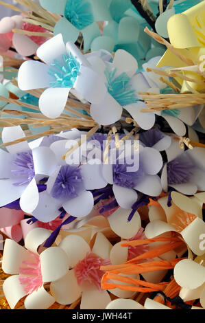 Fleurs artificielles sont des imitations de plantes naturelles, utilisés à des fins commerciales ou résidentielle décoration. Banque D'Images