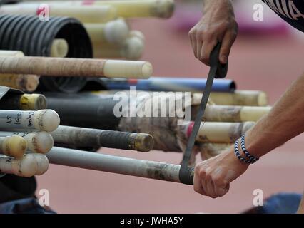 Lonodn, UK. 12 août, 2017. Obtenir la bande readyon le polonais dans le décathlon hommes perche. Championnats du monde d'athlétisme de l'IAAF. Stade olympique de Londres. Queen Elizabeth Olympic Park. Stratford. Londres. UK. 12/08/2017. Credit : Sport en images/Alamy Live News Banque D'Images