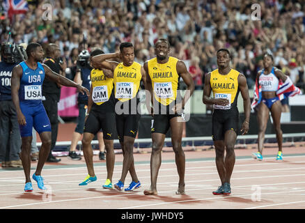 Londres, Royaume-Uni. 12Th Aug 2017. Usain Bolt de la Jamaïque promenades off avec ses coéquipiers dans la douleur après une descente blessés sur la dernière étape du 4x100 mètres relais comme Justin Gatlin des USA au cours de l'approches Championnats du monde d'athlétisme de l'IAAF 2017 le jour 9 du Parc olympique, Londres, Angleterre le 12 août 2017. Photo par Andy Rowland / premier Images des médias. Crédit : Andrew Rowland/Alamy Live News Banque D'Images