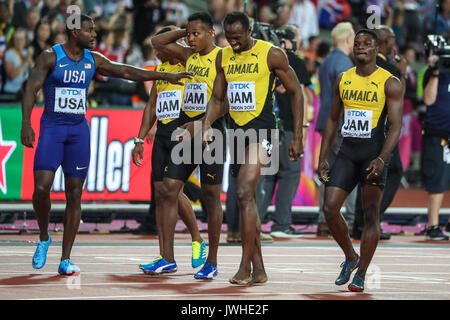 Londres, Royaume-Uni. 12Th Aug 2017. Londres, le 12 août 2017 . Justin Gatlin Usain Bolt veut bien après qu'il s'il s'est blessé à la dernière 100m dans l'épreuve du relais 4x 100m sur jour 9 de l'IAAF 2017 Championnats du monde de Londres au London Stadium. Crédit : Paul Davey/Alamy Live News Banque D'Images