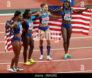 (170813) -- Londres, 13 août 2017 -- athlètes de l'United States célébrer après avoir remporté le women's 4x100m relais définitif le jour 9 à l'es Championnats du Monde 2017 à Londres, Grande-Bretagne, le 12 août 2017. L'équipe de United States réclamé le titre avec 41,82 secondes. (Xinhua/Luo Huanhuan) Banque D'Images