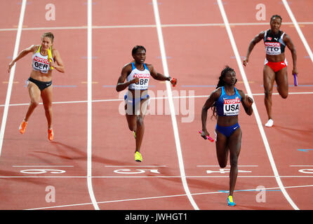 (170813) -- Londres, 13 août 2017 -- Tori Bowie (2e, R) des États-Unis fait concurrence au cours de la women's 4x100m relais définitif le jour 9 à l'es Championnats du Monde 2017 à Londres, Grande-Bretagne, le 12 août 2017. L'équipe de United States réclamé le titre avec 41,82 secondes. (Xinhua/Luo Huanhuan) Banque D'Images