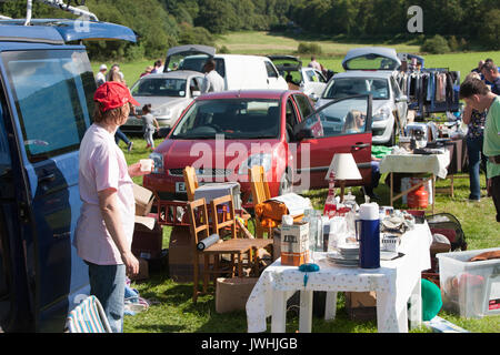 Tre'r-ddol village, Ceredigion, pays de Galles, Royaume-Uni. 13 août, 2017. Dimanche car boot sale.populaires auprès des touristes à la zone côtière et des habitants. Eu lieu dans le village de Tre'r-ddol,entre Machynlleth et Aberystwyth, Ceredigion, pays de Galles, Royaume-Uni,mi,l'Europe. Crédit : Paul Quayle/Alamy Live News Banque D'Images