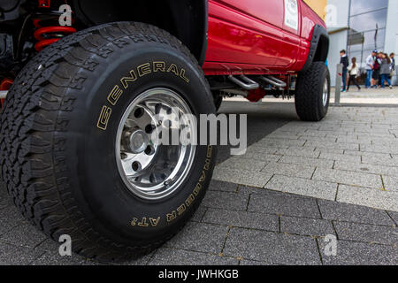 Bielsko-Biala, Pologne. 12Th Aug 2017. Salons de l'automobile international - MotoShow Bielsko-Biala. Avis sur une roue d'une camionnette Ram 1500 heavy duty. Credit : Lukasz Obermann/Alamy Live News Banque D'Images