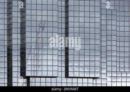 Bâtiment moderne de la façade le long de la Tamise à Londres, Angleterre Banque D'Images