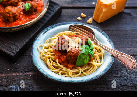 Itallian spaghetti and meatballs et parmegano pour le dîner, le confort, l'alimentation fermer Banque D'Images