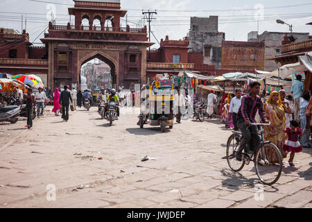 Jodhpur, Inde - Le 11 janvier 2017 : undefined nos gens au travail dans les rues de Jodhpur, Inde. Banque D'Images