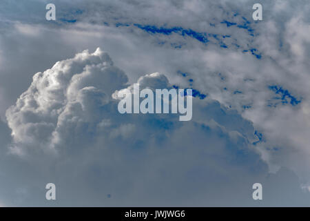 Nuages bouchent Banque D'Images