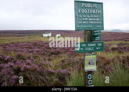 D'un signe indiquant un sentier public sur Kinder Scout. Banque D'Images