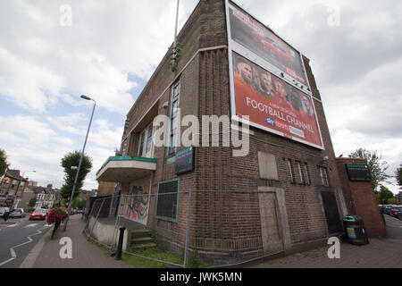 Regal Cinema building, HIghams Park, London, UK, vieille photo cinéma maison, maintenant utilisée comme salle de billard Banque D'Images