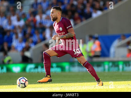 Brighton & Hove Albion Kazenga LuaLua au cours de la Premier League match au stade AMEX, Brighton. ASSOCIATION DE PRESSE Photo. Photo date : Samedi 12 août 2017. Voir l'ACTIVITÉ DE SOCCER histoire de Brighton. Crédit photo doit se lire : Gareth Fuller/PA Wire. RESTRICTIONS : EDITORIAL N'utilisez que pas d'utilisation non autorisée avec l'audio, vidéo, données, listes de luminaire, club ou la Ligue de logos ou services 'live'. En ligne De-match utilisation limitée à 75 images, aucune émulation. Aucune utilisation de pari, de jeux ou d'un club ou la ligue/dvd publications. Banque D'Images