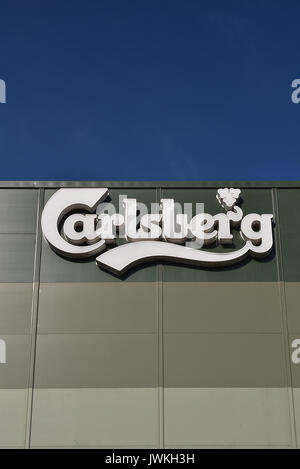 Carlsberg signe avec fond de ciel bleu Banque D'Images