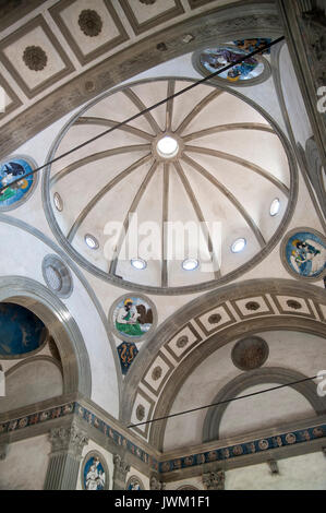 Chapelle Pazzi (Cappella dei Pazzi) dans gothique Basilique Santa Croce (Basilique de la Sainte Croix) dans le centre historique de Florence dans la liste du patrimoine mondial Banque D'Images