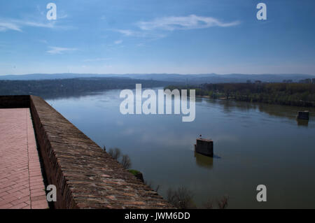 Vue sur le Danube à partir de la forteresse de Petrovaradin, Novi Sad, Serbie Banque D'Images