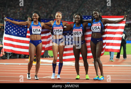 USA 4x100m relais Team Aaliyah Brown, Allyson Felix, Morolake Akinosun et Tori Bowie célèbrent en prenant l'or pendant jour 9 de l'IAAF 2017 Championnats du monde à la London Stadium. Banque D'Images