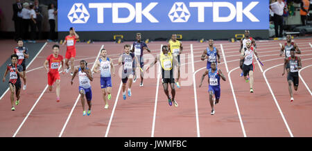 La jamaïcaine Usain Bolt (au centre à droite) se détache blessé alors que Nathaneel Mitchell-Blake (troisième à gauche) de Grande-Bretagne remporte la finale du relais 4x100m masculin au cours de la neuvième journée des Championnats du monde de l'IAAF 2017 au stade de Londres.Date de la photo: Samedi 12 août 2017.Voir PA Story Athletics World.Le crédit photo devrait se lire: Yui Mok/PA Wire.RESTRICTIONS : usage éditorial uniquement.Pas de transmission de son ou d'images en mouvement et pas de simulation vidéo. Banque D'Images