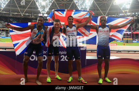 Great Britain's 4x100m de l'équipe de relais masculine, Nethaneel Mitchell Blake,Daniel Talbot, Adam Gemili et Chijindu Ujah célébrer après avoir pris l'or dans l'épreuve du 4x100m en finale jour 9 des Championnats du monde IAAF 2017 à la London Stadium. Banque D'Images