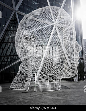 Sculpture Wonderland en face de gratte-ciel Bow, Calgary, Alberta, Canada Banque D'Images