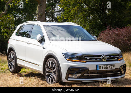 VW Tiguan R-Line SUV CUV Banque D'Images