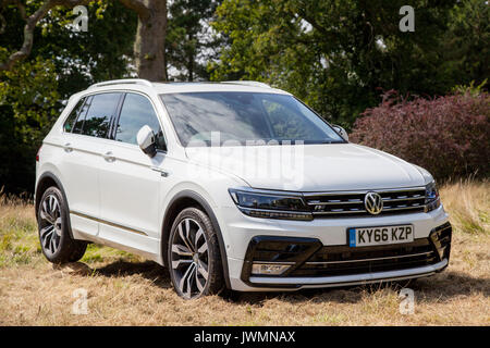 VW Tiguan R-Line SUV CUV Banque D'Images