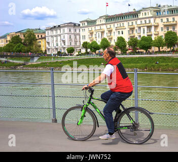 Salzbourg, Autriche - Mai 01, 2017 : le remblai à Salzbourg Banque D'Images