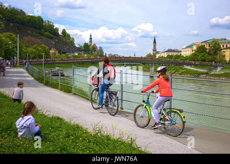 Salzbourg, Autriche - Mai 01, 2017 : le remblai à Salzbourg Banque D'Images