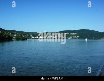 À la recherche en aval de Rudesheim vers Bingen, Allemagne Banque D'Images