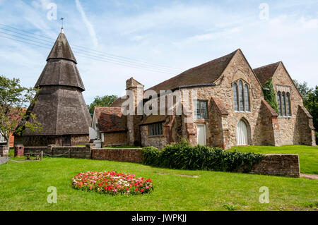 L'église de Saint Augustin à Brookland sur Romney Marsh, Kent avec son clocher séparé en bois octogonale Banque D'Images