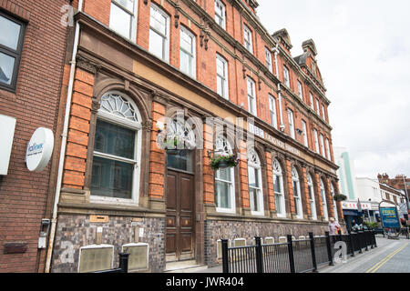 BBC radio Abington Street Northampton Angleterre ancien bâtiment Town Centre Abington Square type programme signe d'entrée accrochant paniers arc Banque D'Images