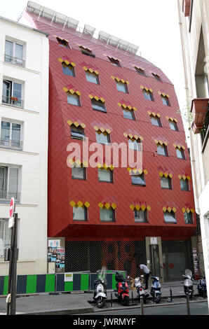 L'un des deux développements dans la Rue de la Fontaine au Roi, 75011 Paris, France fournissant logement étudiant construit à cet effet, le logement social efficace Banque D'Images