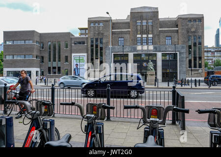 Le peuplier, Londres, ROYAUME UNI - 16 juillet 2017 : bains de peuplier, régénéré à la rue Chrisp de vélo à guidon. Banque D'Images