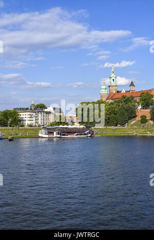 Cracovie, rivière Weichsel, le palais royal de Wawel sur Banque D'Images