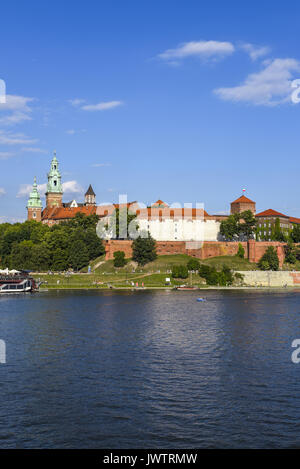 Cracovie, rivière Weichsel, le palais royal de Wawel sur Banque D'Images