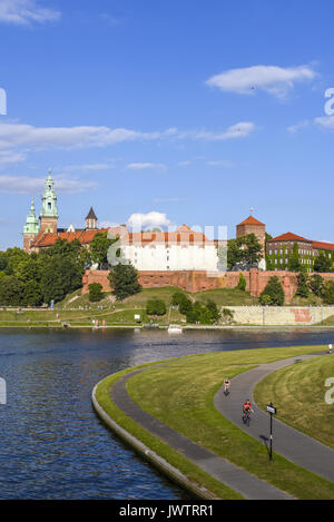 Cracovie, rivière Weichsel, le palais royal de Wawel sur Banque D'Images