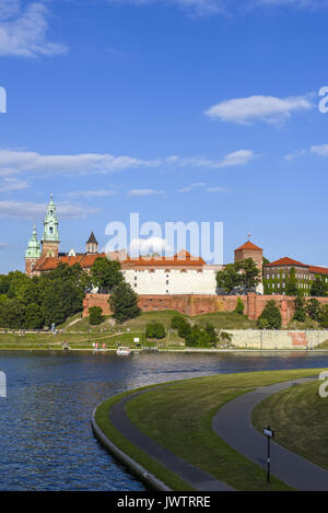 Cracovie, rivière Weichsel, le palais royal de Wawel sur Banque D'Images