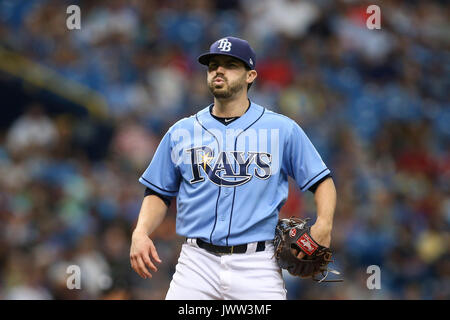 Saint Petersburg, Florida, USA. 13e Août 2017. Vous VRAGOVIC | fois.Rays de Tampa Bay le lanceur partant Austin Pruitt (50) réagit à un ballon appelé deux à Cleveland Indians shortstop Francisco Lindor (12) dans la troisième manche du match entre les Indians de Cleveland et les Rays de Tampa Bay au Tropicana Field à Saint-Pétersbourg, en Floride, le dimanche, 13 août, 2017. Credit : Vragovic/Tampa Bay Times/ZUMA/Alamy Fil Live News Banque D'Images