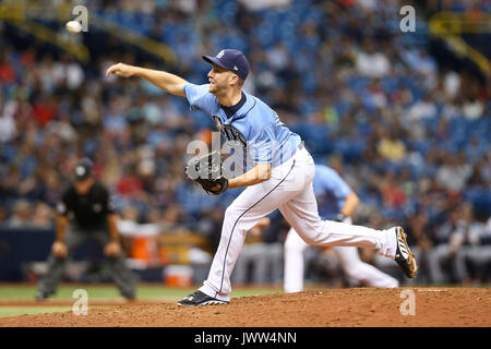 Saint Petersburg, Florida, USA. 13e Août 2017. Vous VRAGOVIC | fois.Rays de Tampa Bay de baseball Brad Boxberger (26) pierres en neuvième manche du match entre les Indians de Cleveland et les Rays de Tampa Bay au Tropicana Field à Saint-Pétersbourg, en Floride, le dimanche, 13 août, 2017. Les Indians de Cleveland a battu les Rays de Tampa Bay 4-3. Credit : Vragovic/Tampa Bay Times/ZUMA/Alamy Fil Live News Banque D'Images