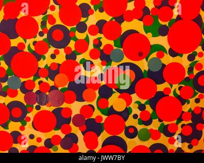 Fuzhou, Chine. 14Th Aug 2017. L'exposition de Yayoi Kusama est tenue à Fuzhou, Chine du sud-est de la province de Fujian, avec 21 peintures à l'huile et 29 bloc de sérigraphie impressions. Yayoi Kusama est un artiste japonais et écrivain. Tout au long de sa carrière, elle a travaillé dans une grande variété de médias, y compris la peinture, collage, sculpture souple, la performance, et de l'environnement, la plupart d'installations qui présentent son intérêt thématique en couleurs psychédéliques, la répétition, et le motif. Crédit : SIPA Asie/ZUMA/Alamy Fil Live News Banque D'Images