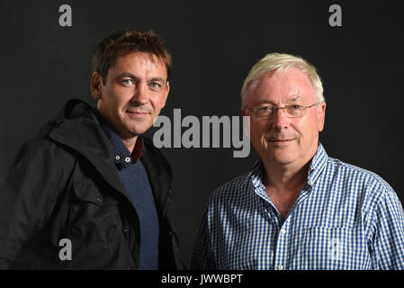 Edinburgh, Ecosse, Royaume-Uni. 14Th Aug 2017. Edinburgh International Book Festival 2017. 14 août 2017. Conor Woodman directeur irlandais, présentateur de télévision, auteur et conférencier et auteur de "requins" et Richard Murphy, auteur de "sales Secrets'. Crédit : Stuart Cobley/Alamy Live News Banque D'Images