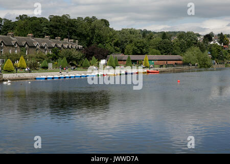 Otley, Leeds, Royaume-Uni. 14 août, 2017. Barques sur la rivière Wharfe, première fois depuis 2001 : Crédit Les Wagstaff/Alamy Live News Banque D'Images