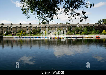 Otley, Leeds, Royaume-Uni. 14 août, 2017. Barques sur la rivière Wharfe, première fois depuis 2001 : Crédit Les Wagstaff/Alamy Live News Banque D'Images